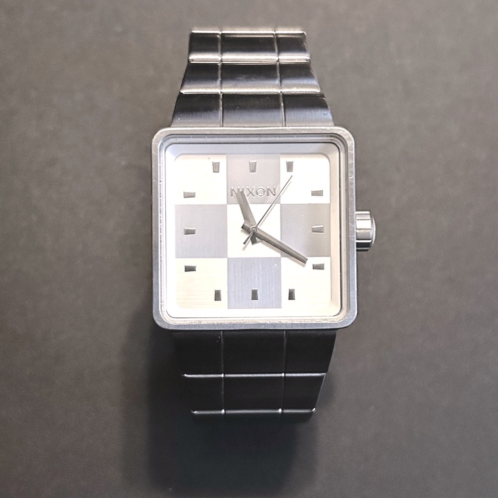 Nixon Quatro